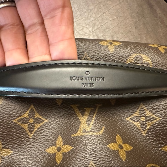 LOUIS VUITTON world tour bumbag - Picture 5 of 16